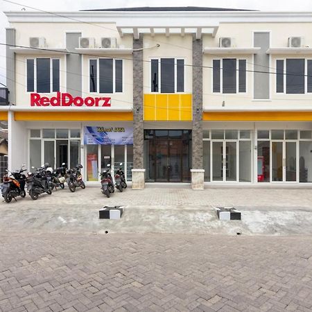 מלון סוראבאיה Reddoorz Syariah @ Kebraon מראה חיצוני תמונה