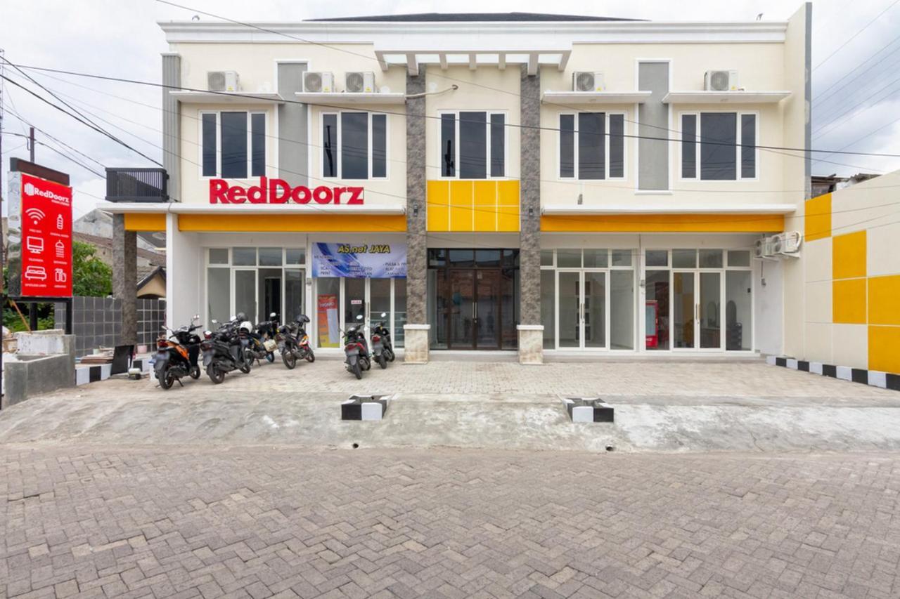 מלון סוראבאיה Reddoorz Syariah @ Kebraon מראה חיצוני תמונה